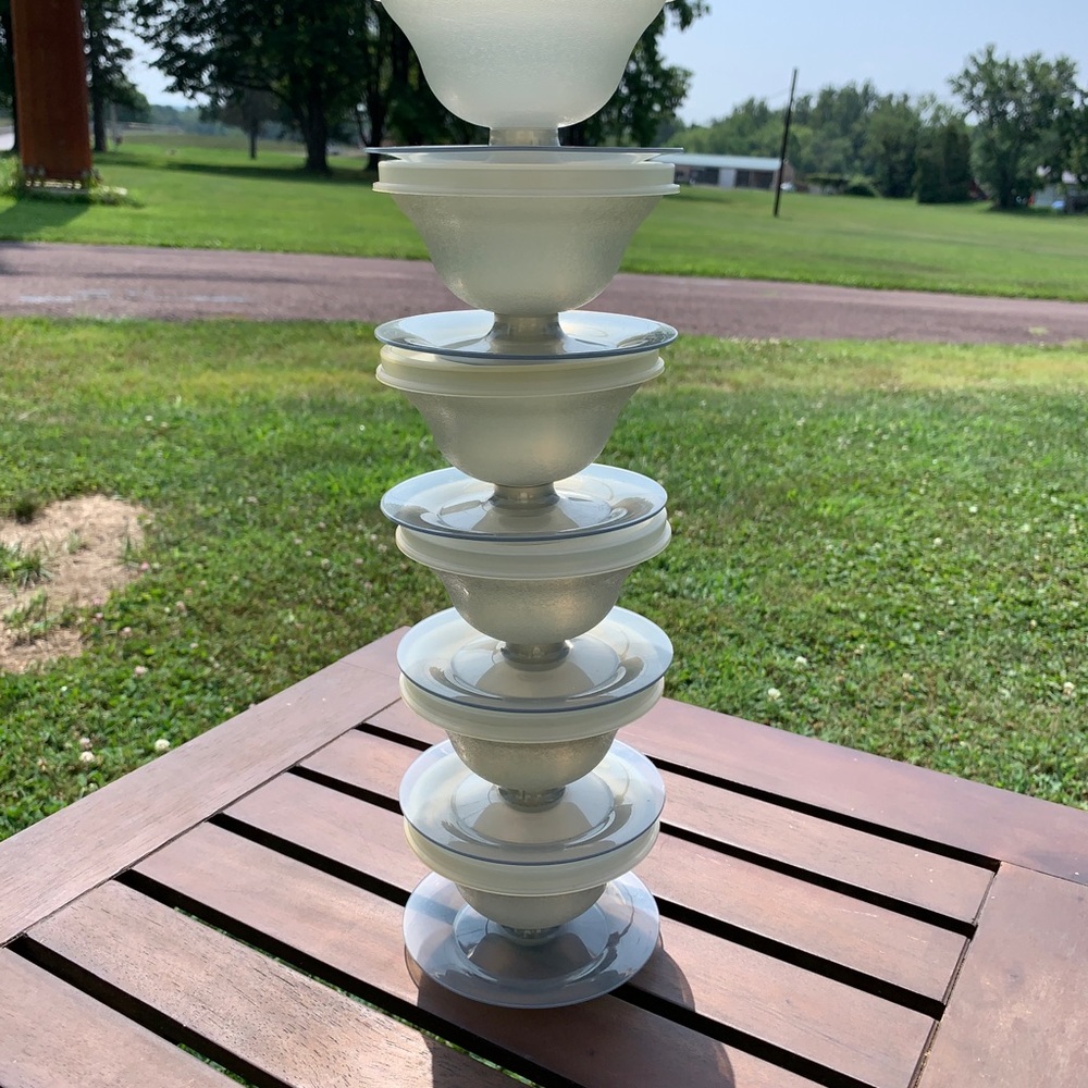 Selling a set of six vintage Tupperware cups.